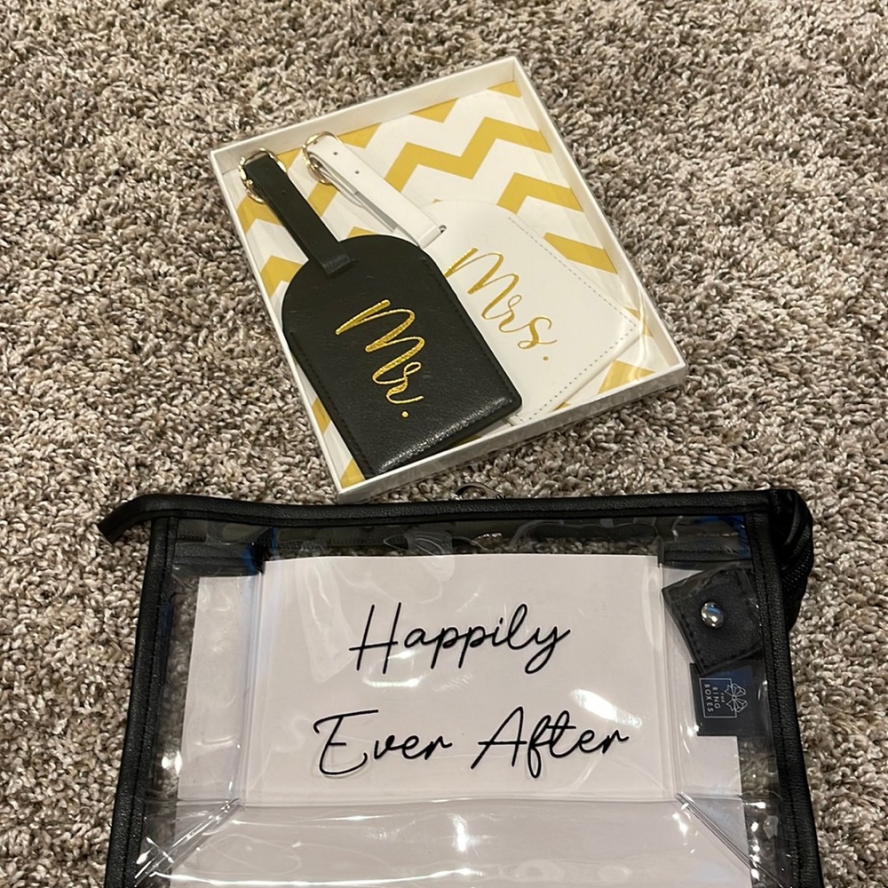 Mr and Mrs travel bag and tags